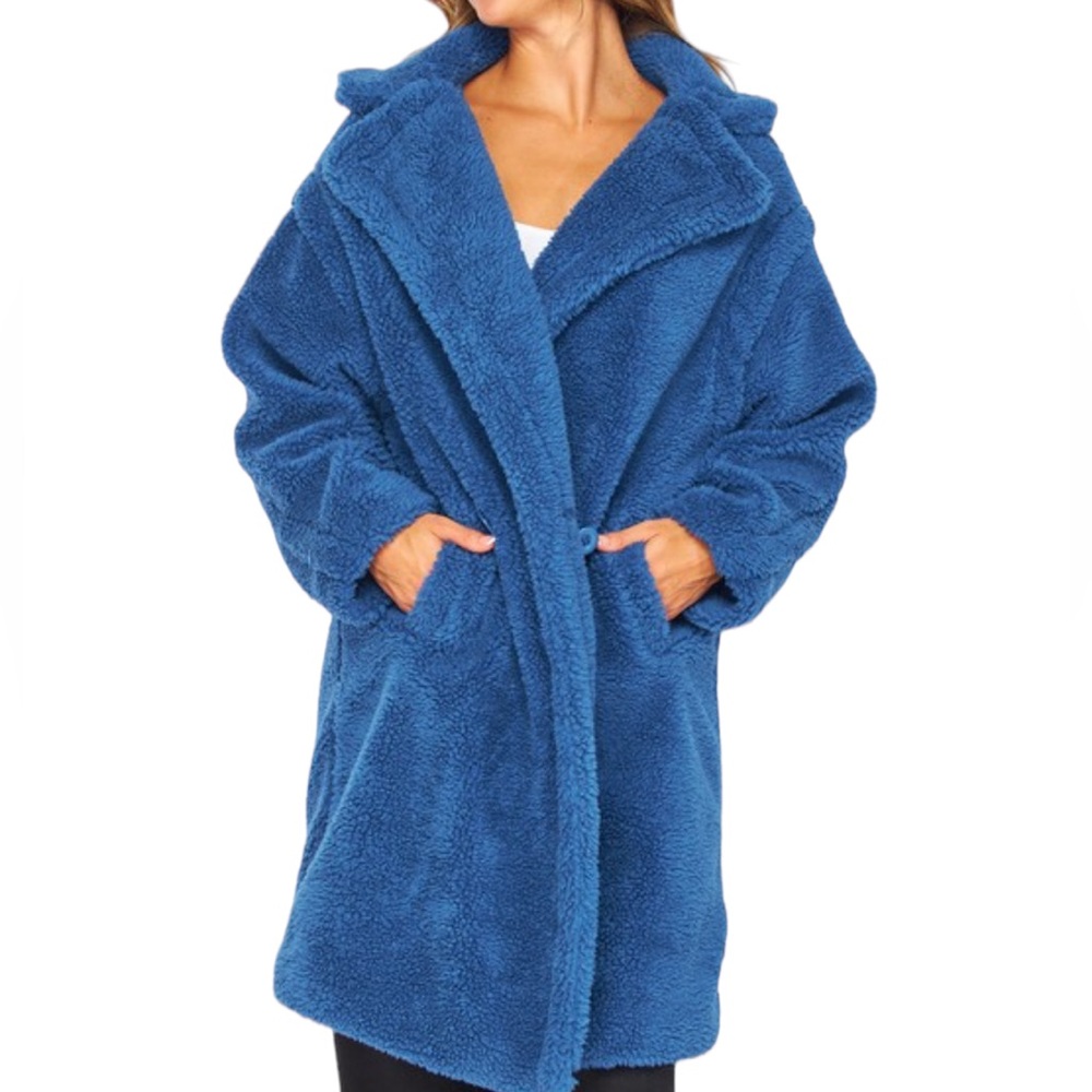 349. Women’s Blue Teddy Oversized Coat NWT